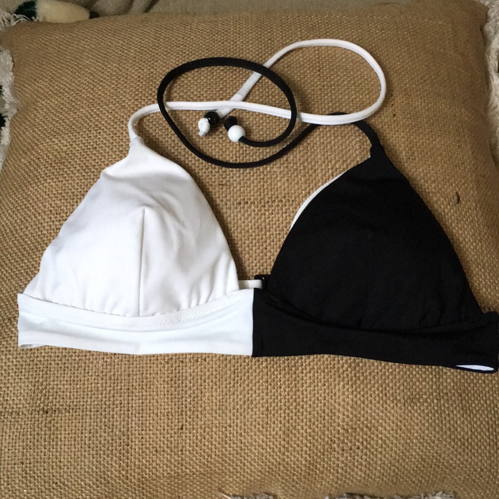 Victoria Secret color block black white swim suit!